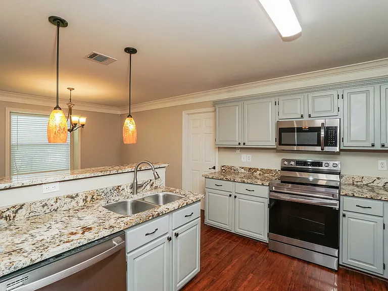 607 Limestone Flt — Photo 9