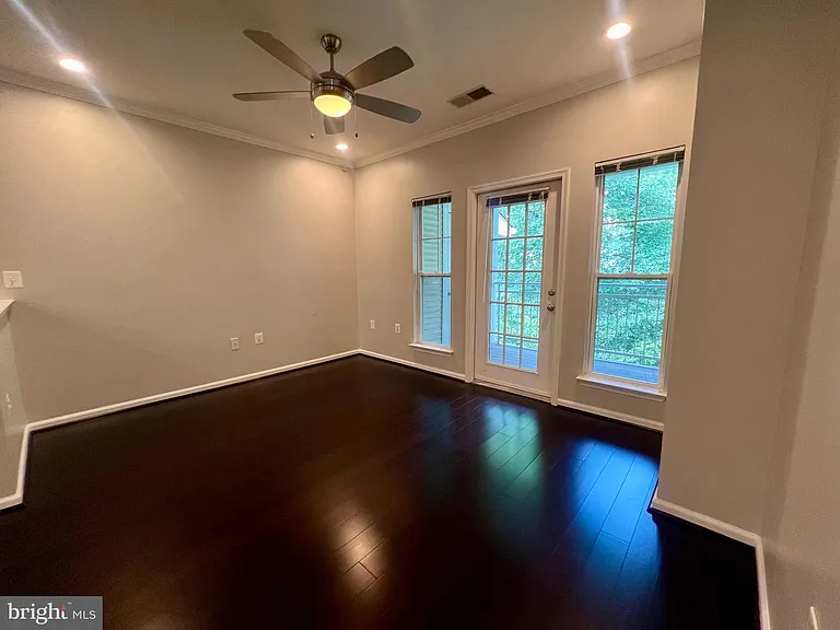 1509 N Point Dr #303 — Photo 6