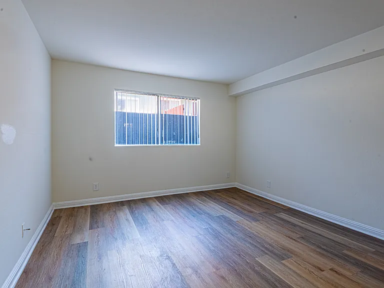 CYPRESS CONDOMINIUMS — Photo 24
