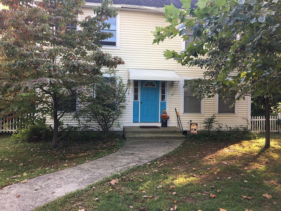 Front. Shared front door for 2 side by side apartments.