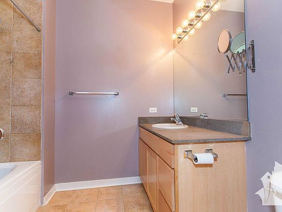 4th image of 4011 N Francisco Ave Unit 303