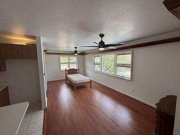 2nd image of 114 Bay St #B