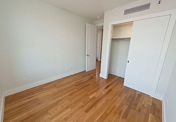 4th image of 1221 Astoria Blvd APT 3R