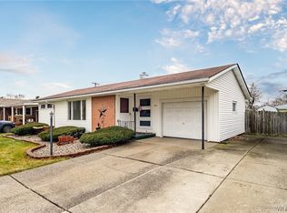 80 Evergreen Dr, Tonawanda, NY 14150