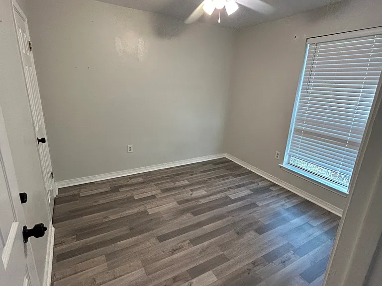 513 Hadley Dr — Photo 10