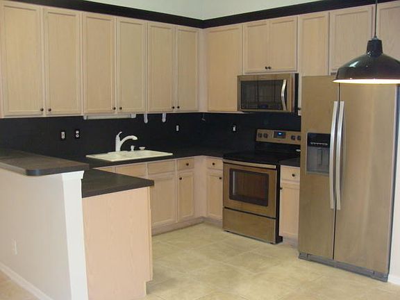 4th image of 8581 Logia Cir