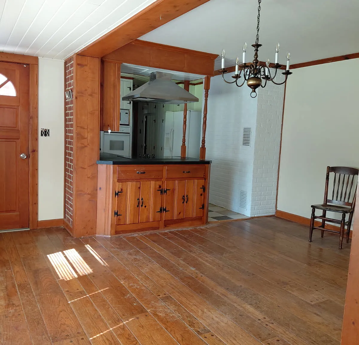 3 bed, $2,300 — Photo 3