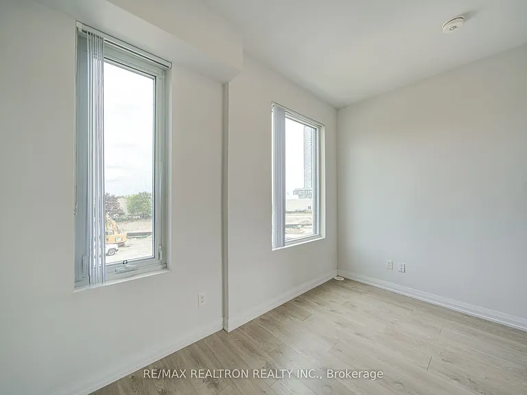 1050 Portage Pkwy #Townhouse 33 — Photo 36
