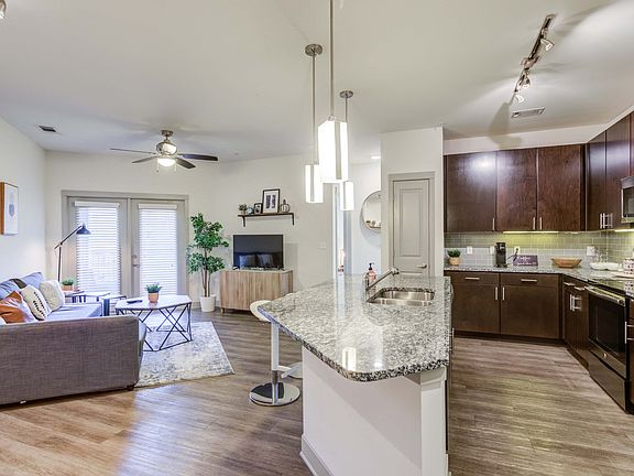 3rd image of 1001 4th Ave N #2403094