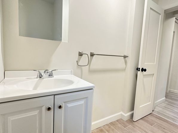 139 S Kensico Ave #139