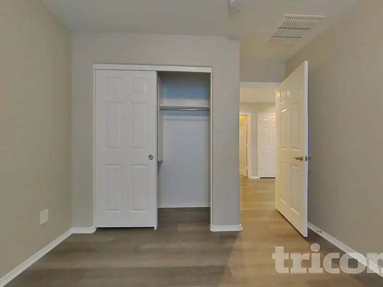 323 N 56th Pl — Photo 11