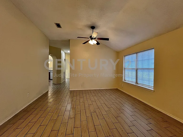 609 Blueberry Hill Ln — Photo 4