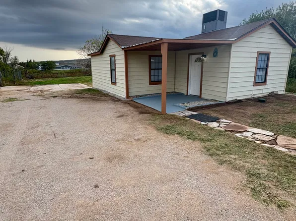 4029 Harmon Ln, Carlsbad, NM 88220