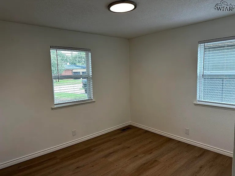 4658 Briarwood Dr — Photo 10