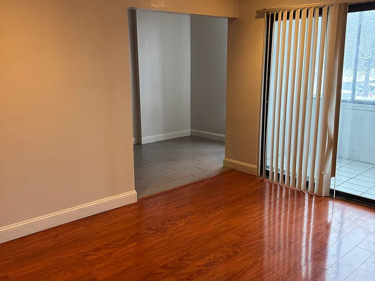 16 Shrewsbury Green Dr #I — Photo 9