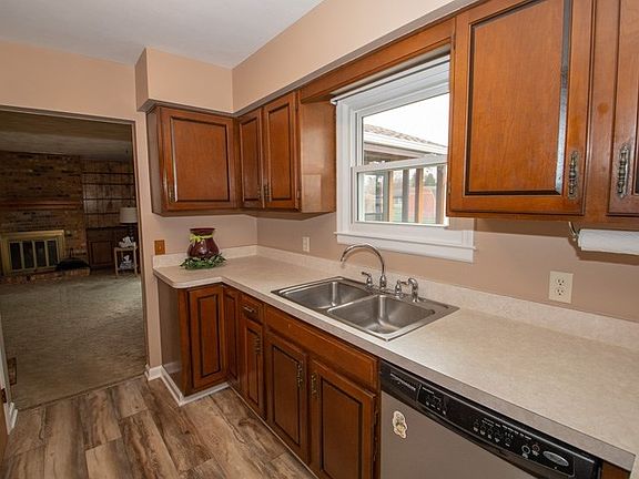 4th image of 25342 Beth Ann Dr