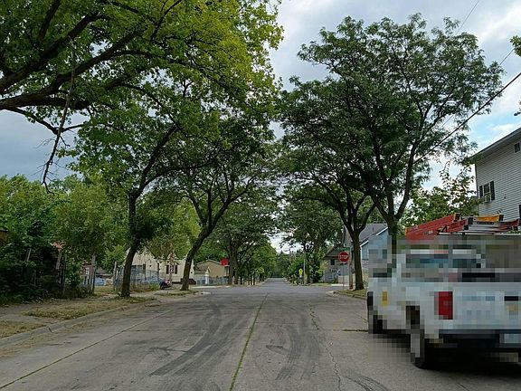 5th image of 1110 27th Ave N