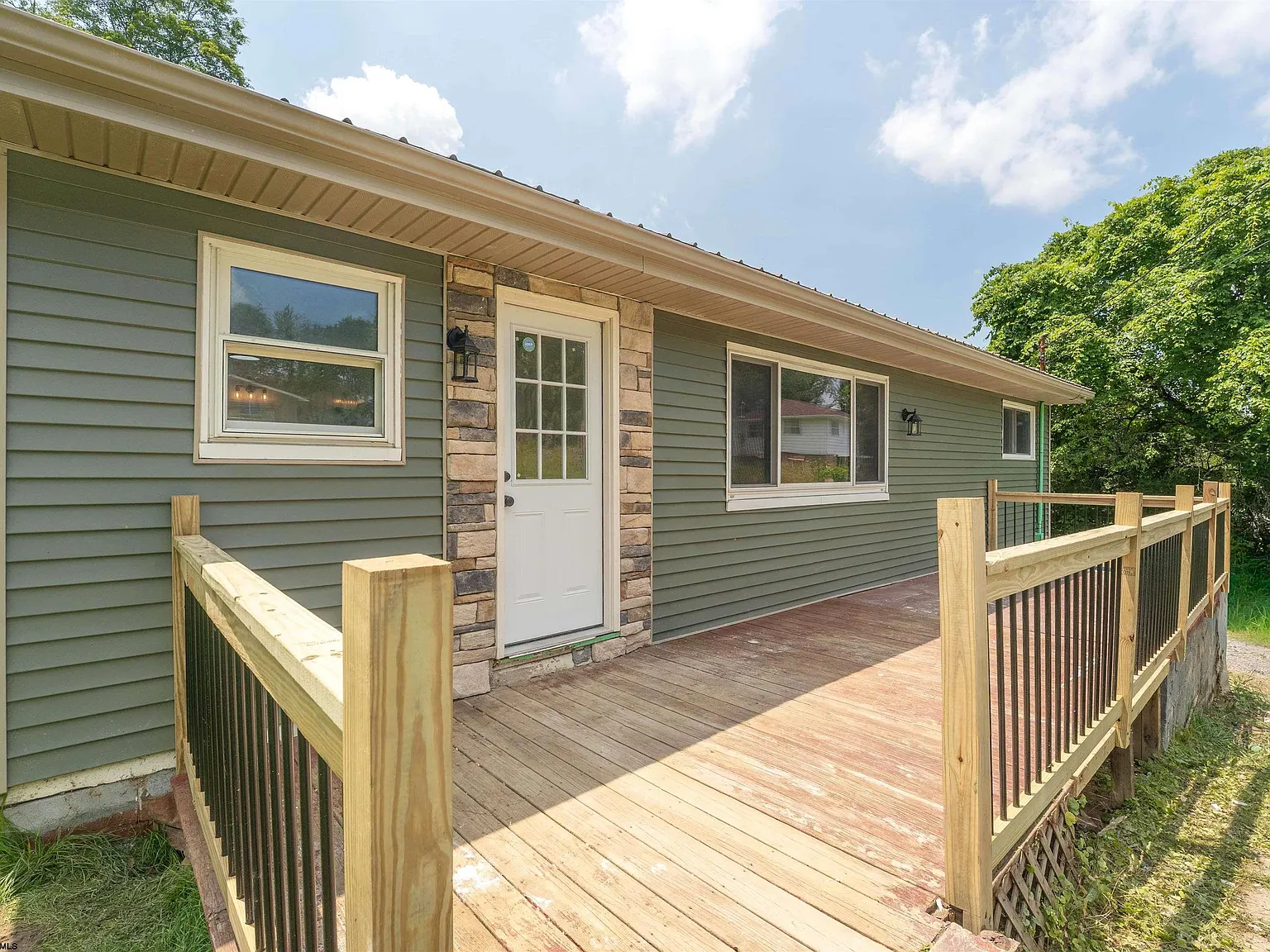 3 bed, 1.0 bath, $1,750 — Photo 2