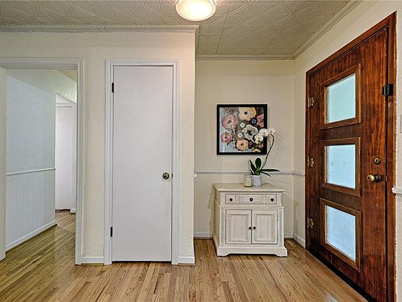 3rd image of 3055 Phyllis Ln