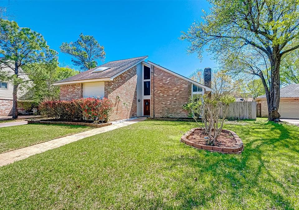 Wonderful 2-story brick elevation home with attached double garage and driveway with ample parking for guests.