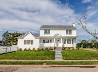 1 Bonnie Ct, Merrick, NY 11566