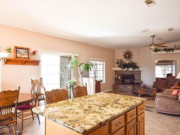 4th image of 3176 Pioneer Dr