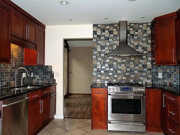 5th image of 2718 Bentwood Dr