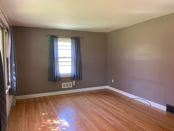 5th image of 15938 School St