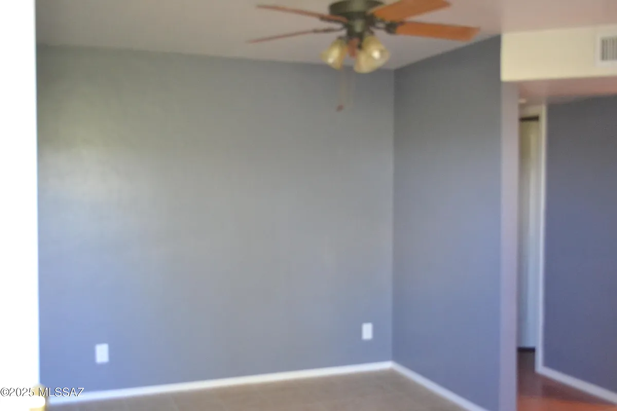 Building Photo - 455 W Kelso St #203