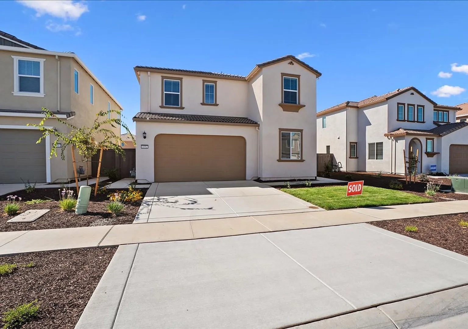 1052 Lost Creek Ranch Dr — Photo 2