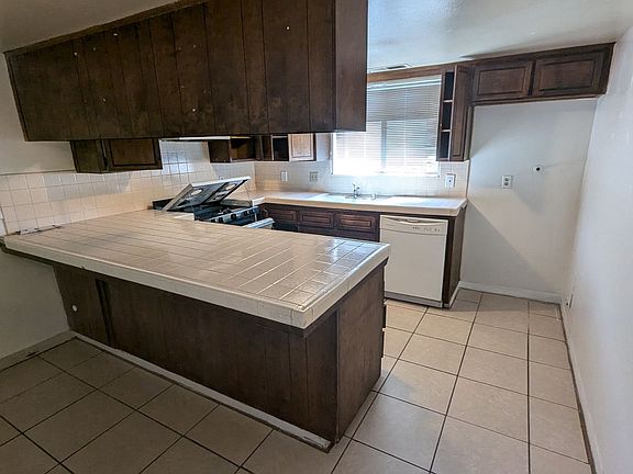 4th image of 765 W Putnam Ave #2