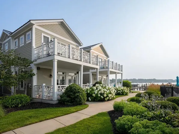 807 Lake St #2, Saugatuck, MI 49453