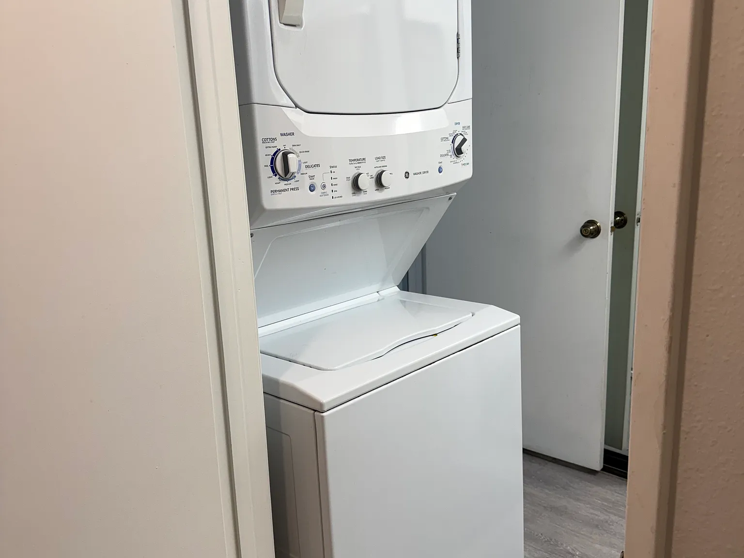 1 bed, 854 sqft, $1,950 — Photo 1