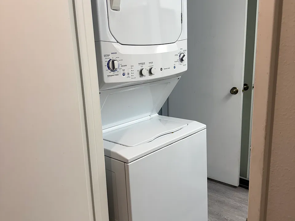 385 E Via Escuela