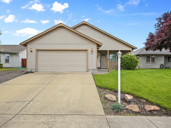 1261 Hawk Dr, Central Pt, OR 97502