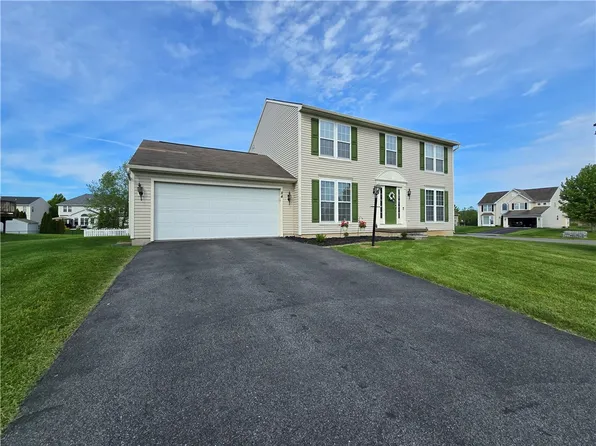 84 Goldfinch Dr, West Henrietta, NY 14586