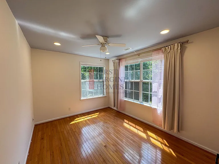 202 Blackthorn Ln — Photo 24