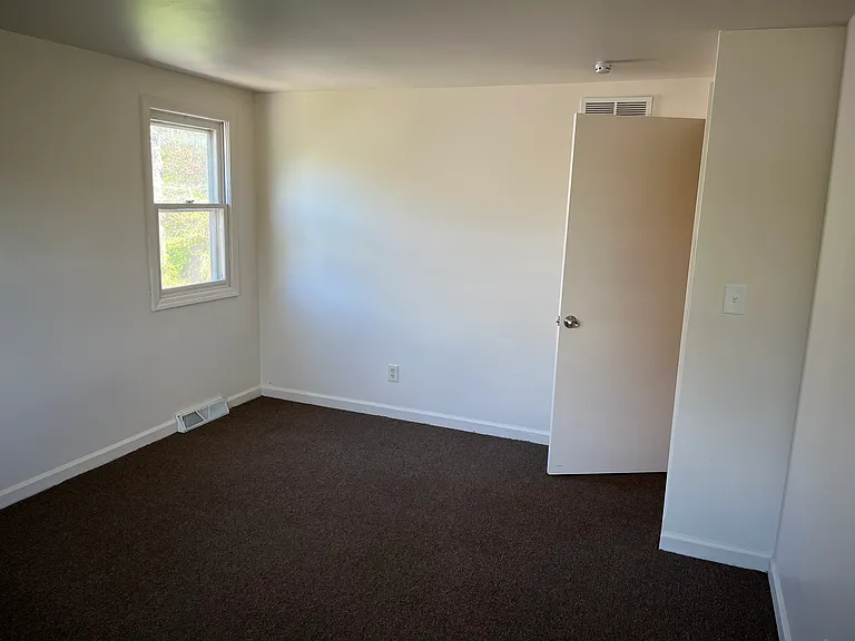 196 Vine Ln #1LEFT — Photo 12