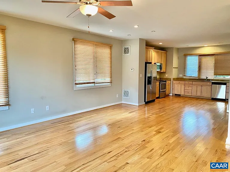 1013 Linden Ave #T — Photo 2