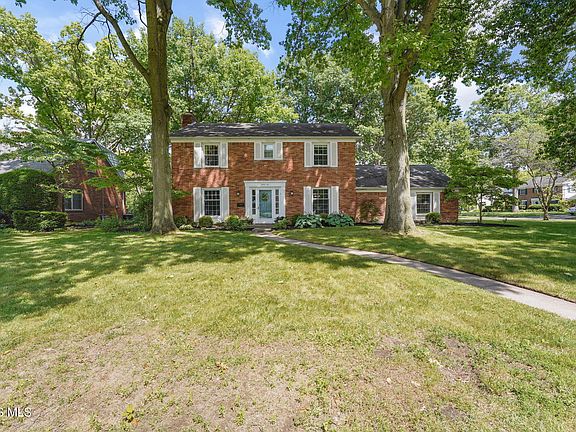 3rd image of 3610 Chesterton Dr
