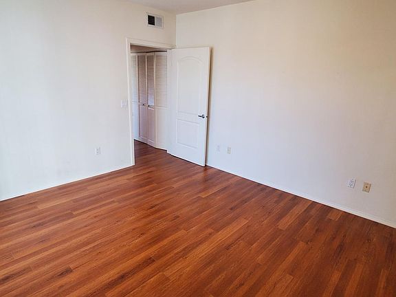 4th image of 1952 Selby Ave #202
