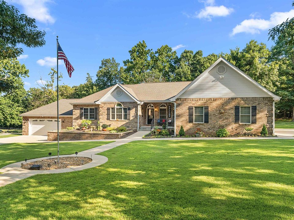 1st image of 203 Lakeview Dr
