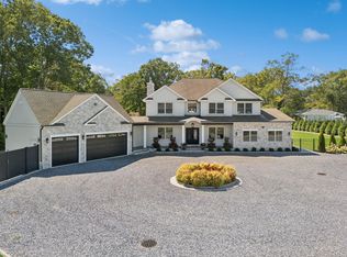 260 Clay Pitts Rd, East Northport, NY 11731