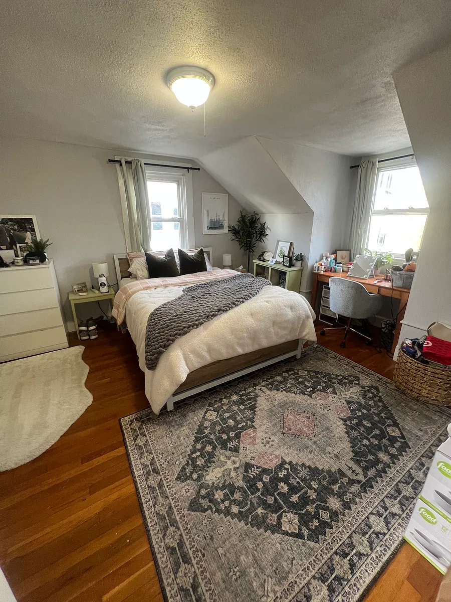 Building Photo - 764 E 4th St #2