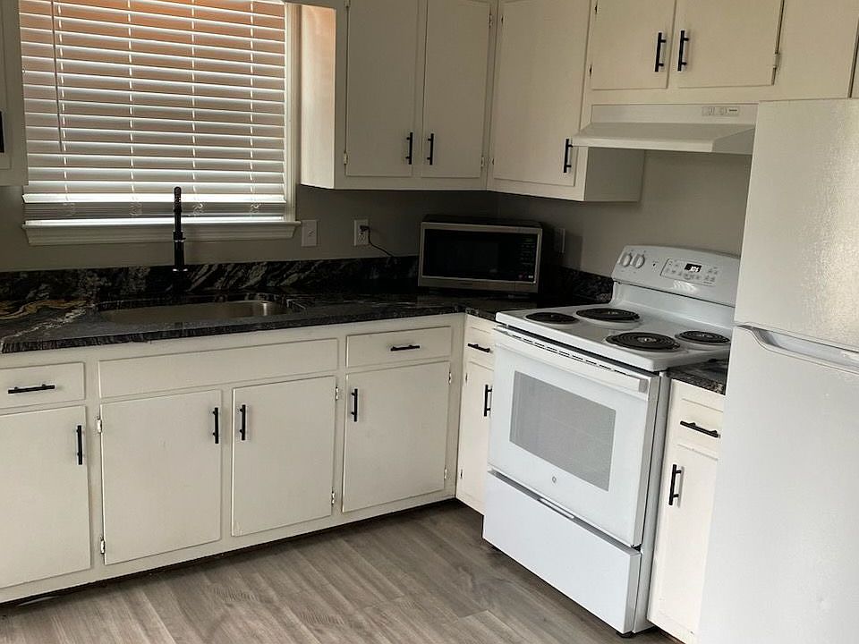 2nd image of 513B Raleigh Dr