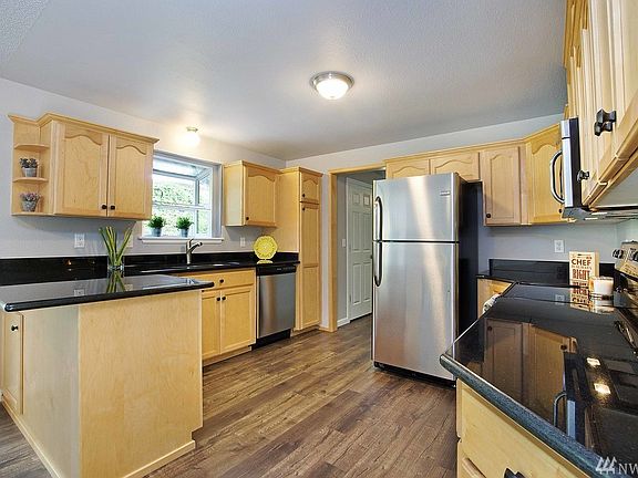 4th image of 21915 45th Ave E