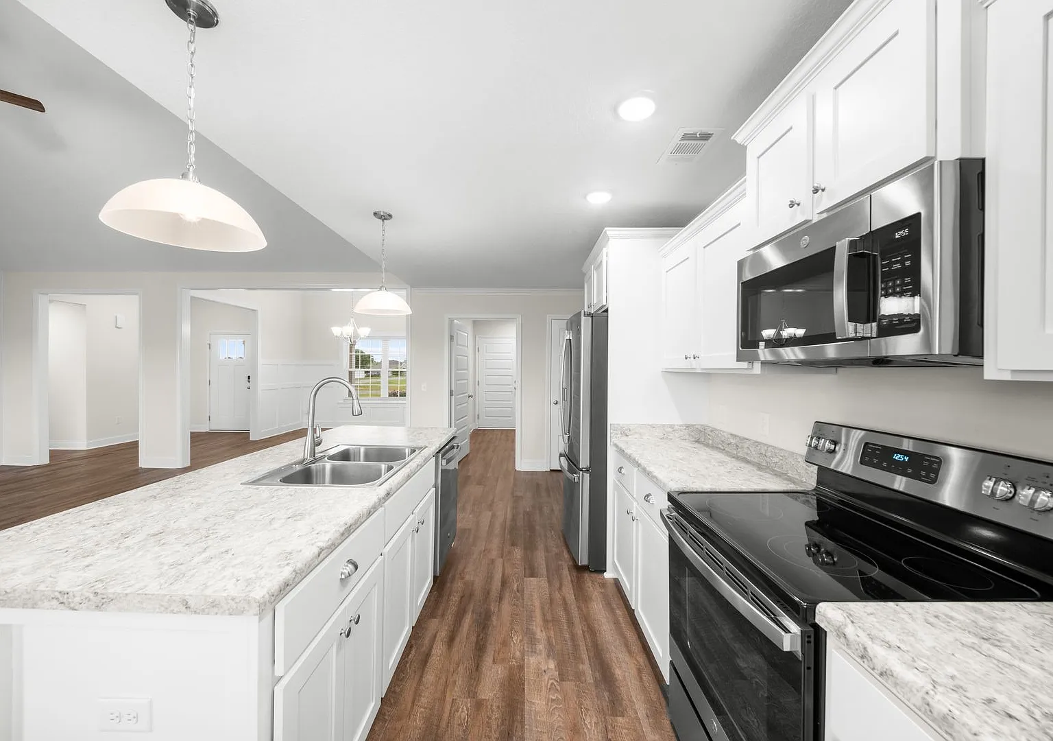 624 Fescue Drive - Available Now! — Photo 2