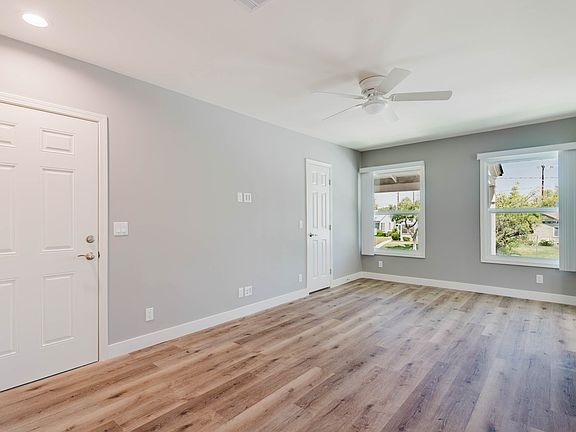5th image of 3000 W Victory Blvd #200