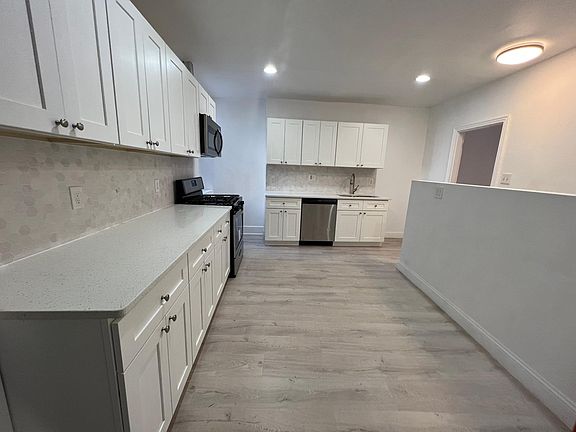 5th image of 221 Poplar St #A