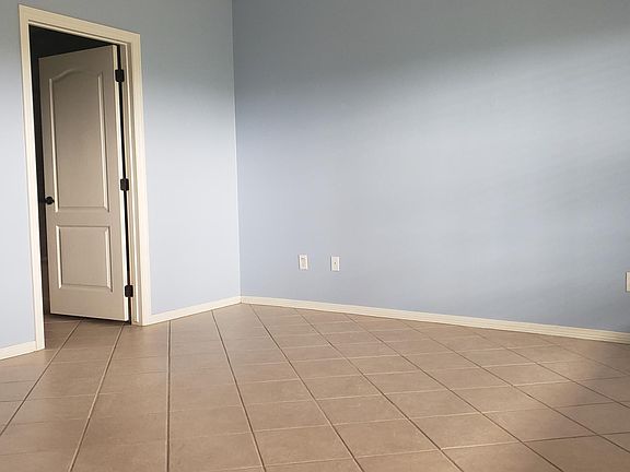 3rd image of 3 Augusta Ct
